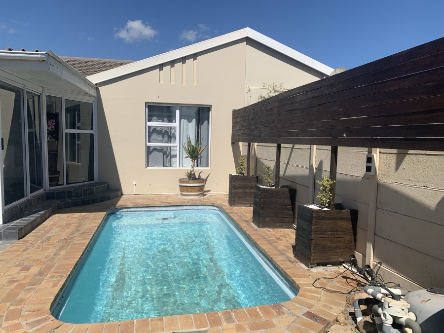 2 Bedroom Property for Sale in Table View Western Cape